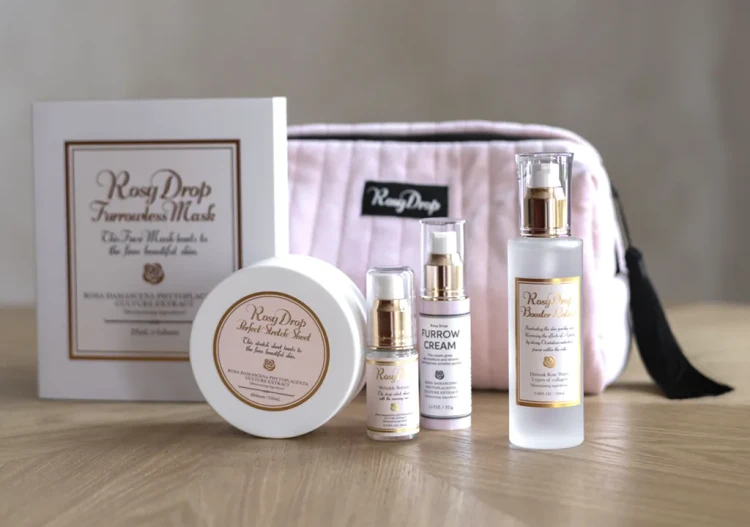Rosy Drop Великий набір всіх засобів за спеціальною ціною з косметичкою Rosy Drop Великий набір всіх засобів за спеціальною ціною з косметичкою