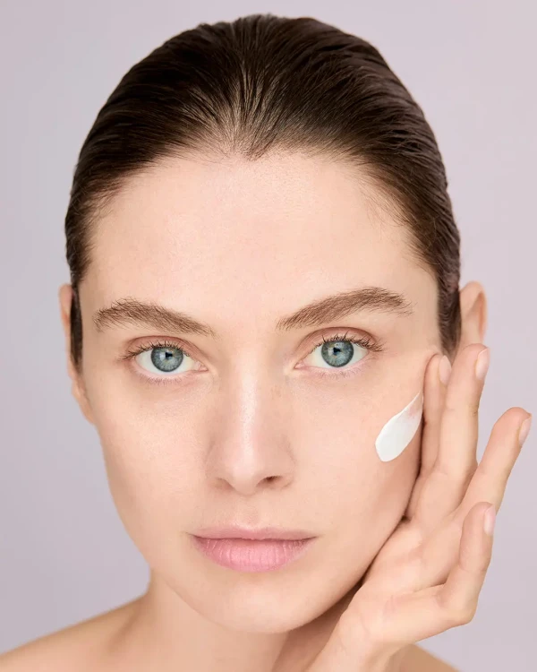 MARGY’S Емульсія "Сяйво" на основі рослинних стовбурових клітинStem Cells Illuminating Emulsion , 50 мл MARGY’S Емульсія "Сяйво" на основі рослинних стовбурових клітинStem Cells Illuminating Emulsion , 50 мл