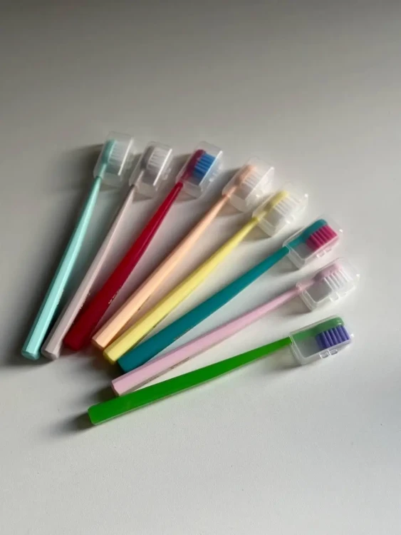 Janeke Зубна щітка Janeke Toothbrush Medium в асортименті 